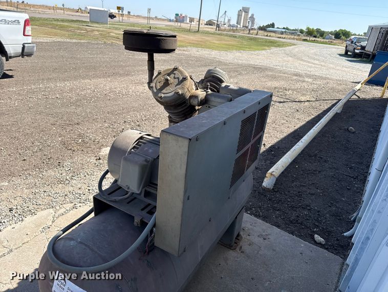 image for item DS6807 Ingersoll Rand air compressor