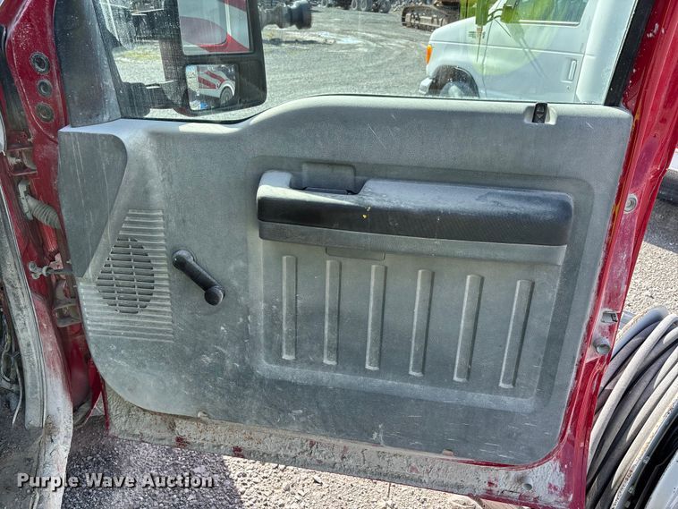 image for item DT0222 2013 Ford F250 Super Duty Crew Cab pickup truck