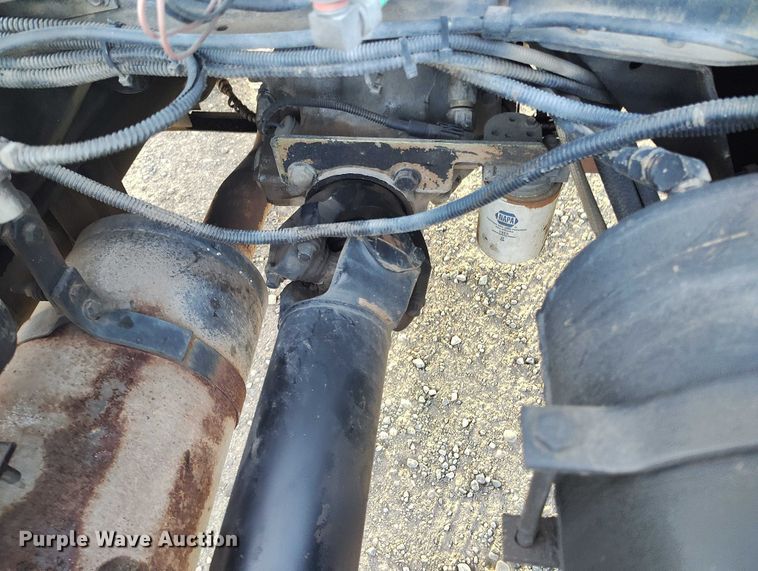 image for item DT0989 1991 Ford F900 truck cab and chassis