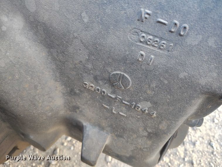 image for item DT0989 1991 Ford F900 truck cab and chassis
