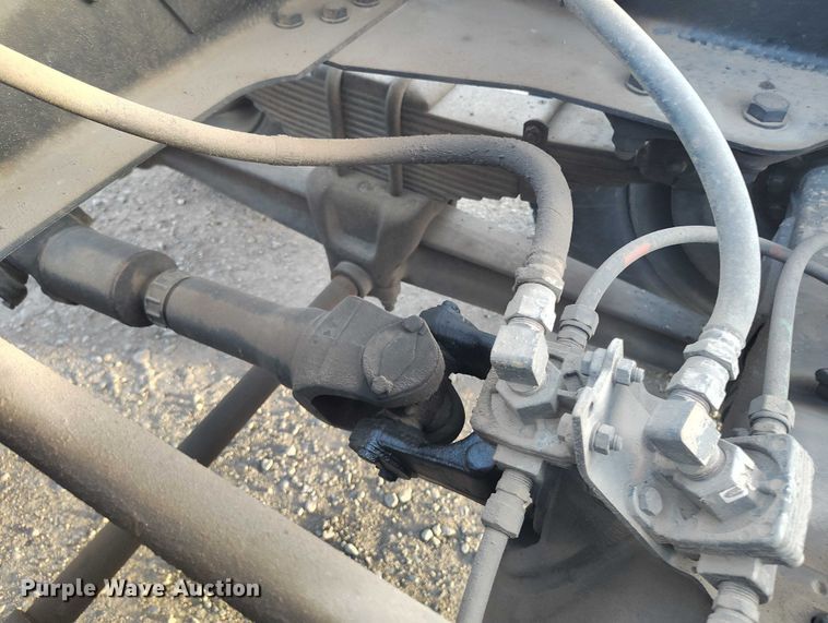 image for item DT0989 1991 Ford F900 truck cab and chassis