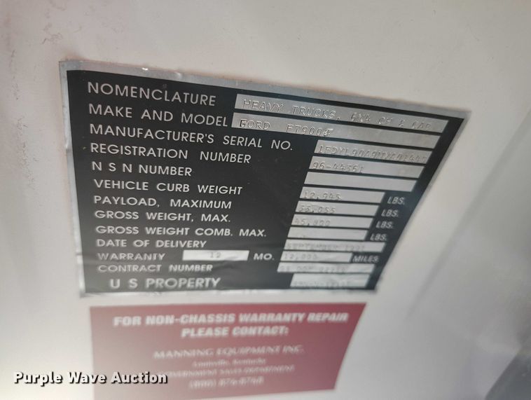 image for item DT0989 1991 Ford F900 truck cab and chassis