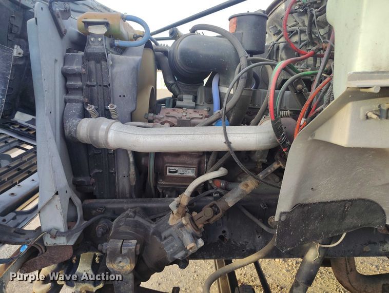 image for item DT0989 1991 Ford F900 truck cab and chassis