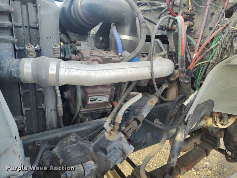 image for item DT0989 1991 Ford F900 truck cab and chassis