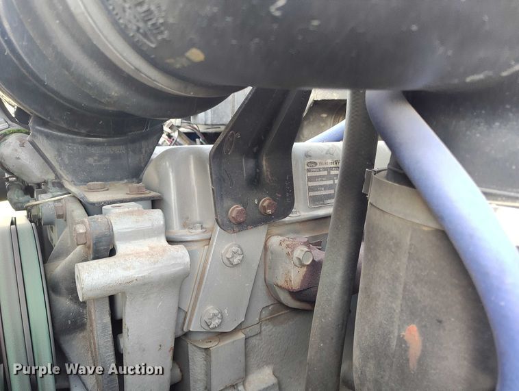 image for item DT0989 1991 Ford F900 truck cab and chassis