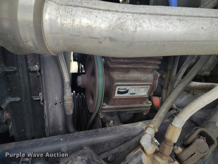 image for item DT0989 1991 Ford F900 truck cab and chassis
