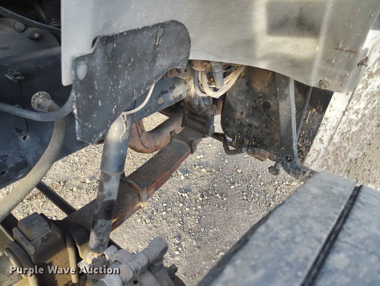 image for item DT0989 1991 Ford F900 truck cab and chassis