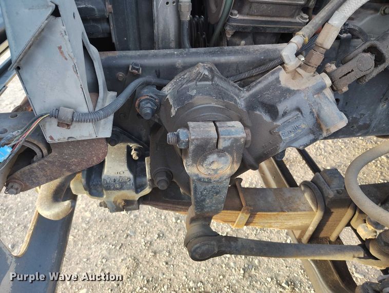image for item DT0989 1991 Ford F900 truck cab and chassis