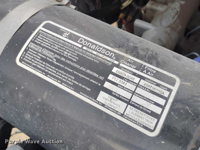 image for item DT0989 1991 Ford F900 truck cab and chassis