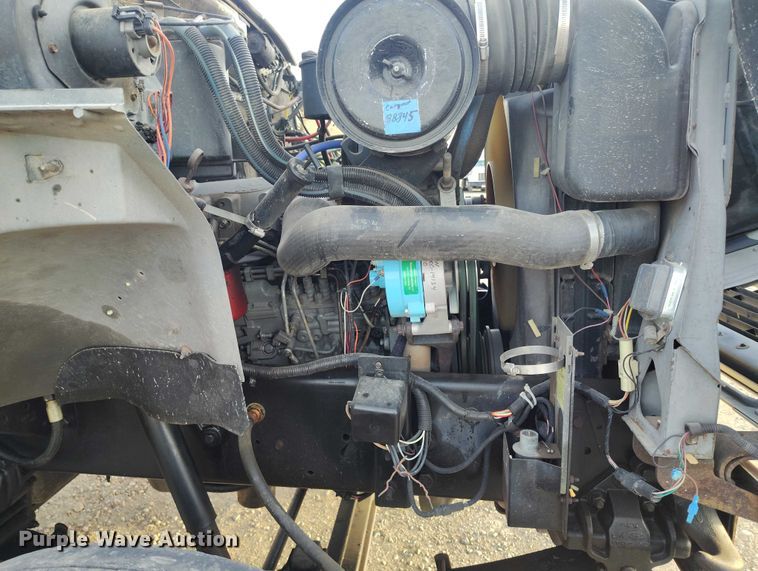 image for item DT0989 1991 Ford F900 truck cab and chassis