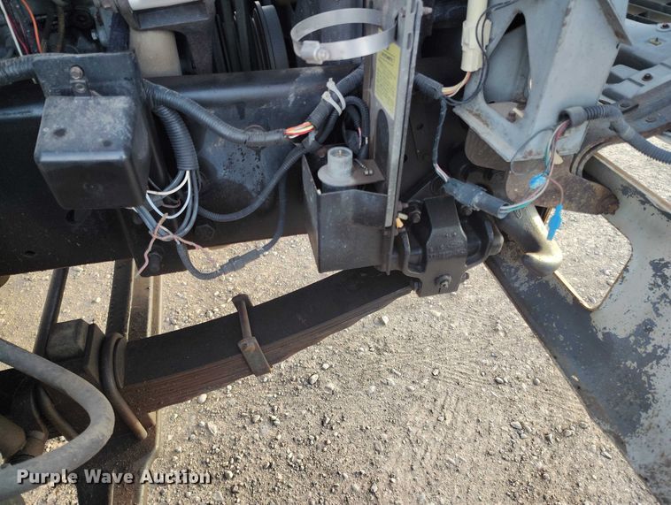 image for item DT0989 1991 Ford F900 truck cab and chassis
