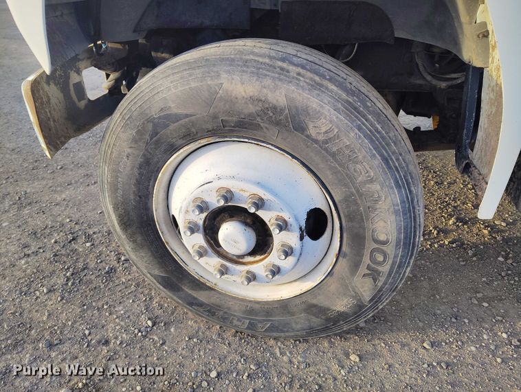 image for item DT0989 1991 Ford F900 truck cab and chassis
