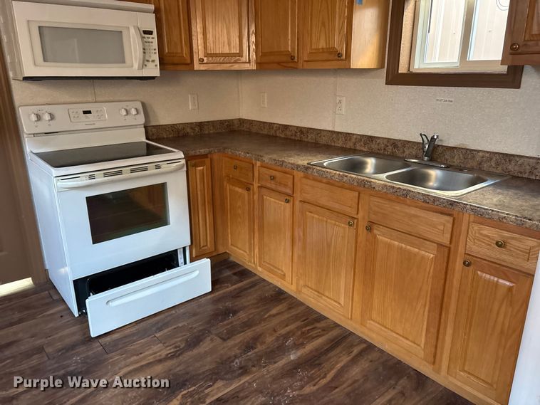 image for item DT2820 Skid mounted living quarters