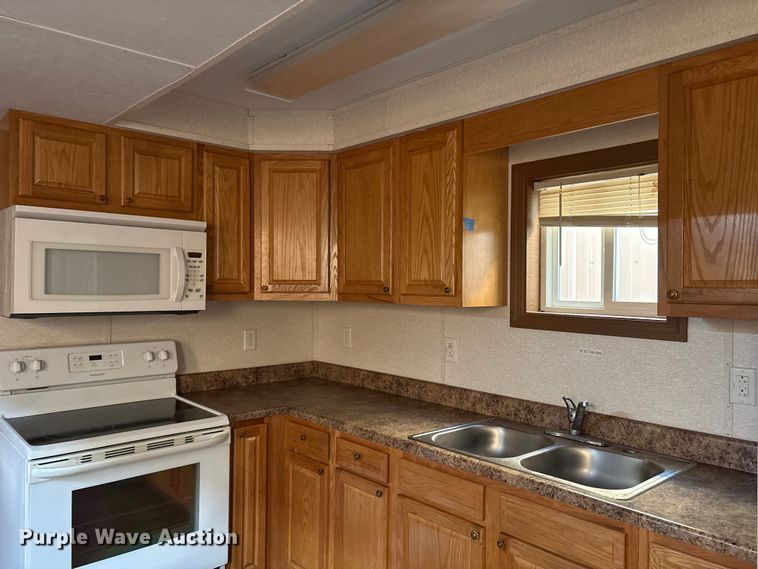 image for item DT2820 Skid mounted living quarters