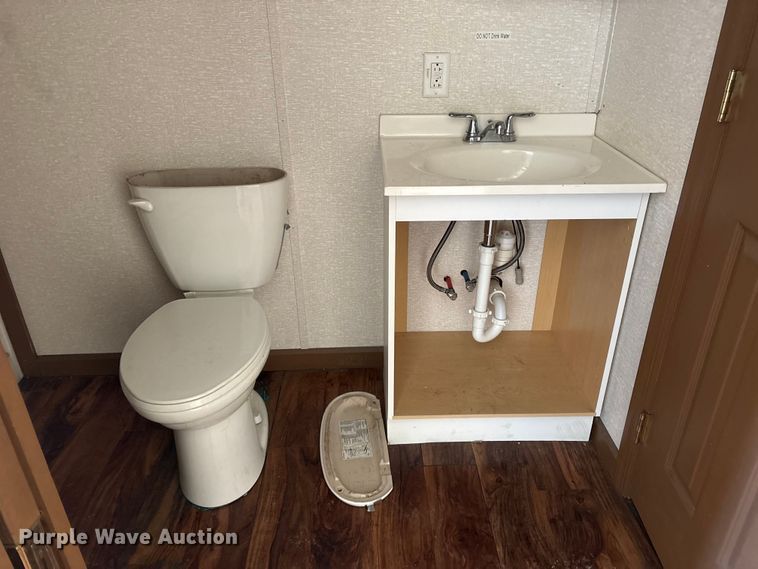 image for item DT2820 Skid mounted living quarters