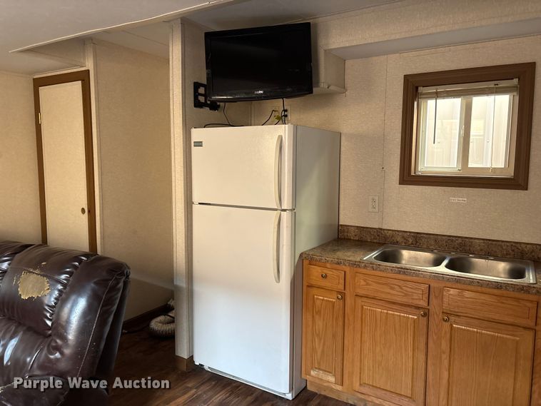 image for item DT2820 Skid mounted living quarters