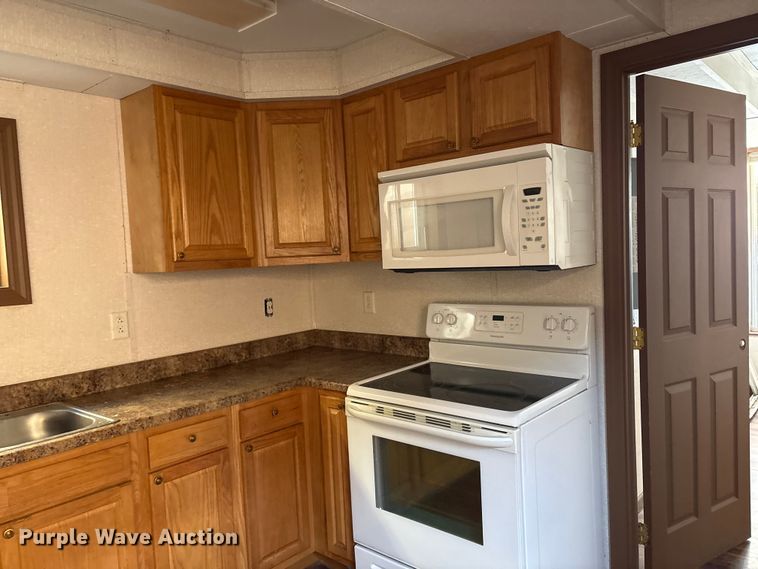 image for item DT2820 Skid mounted living quarters