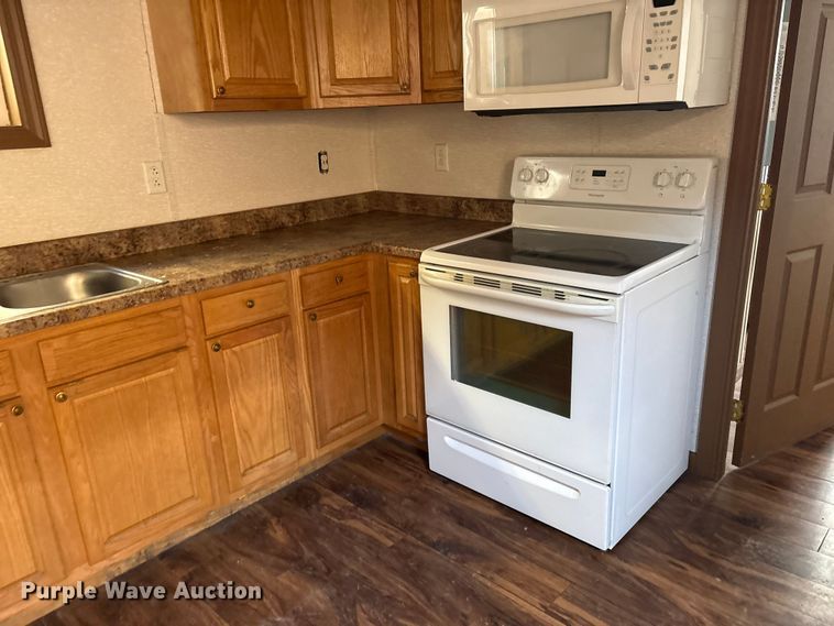 image for item DT2820 Skid mounted living quarters