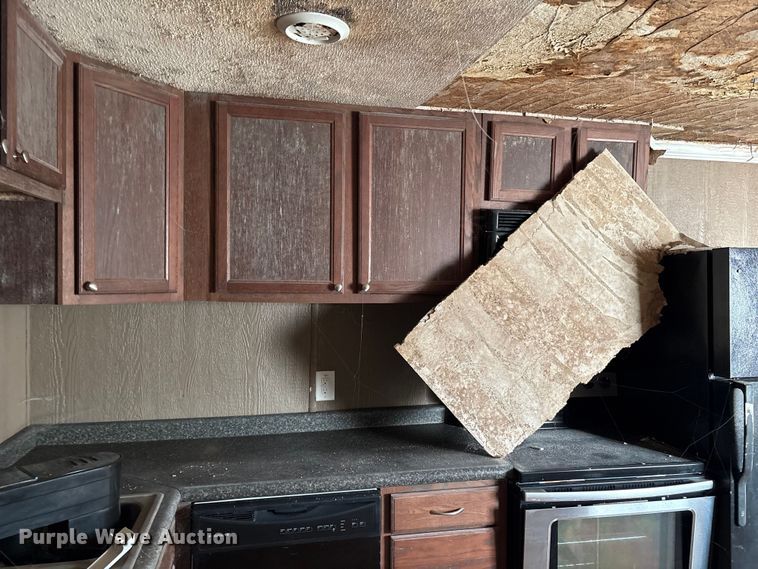 image for item DT2821 Skid mounted living quarters