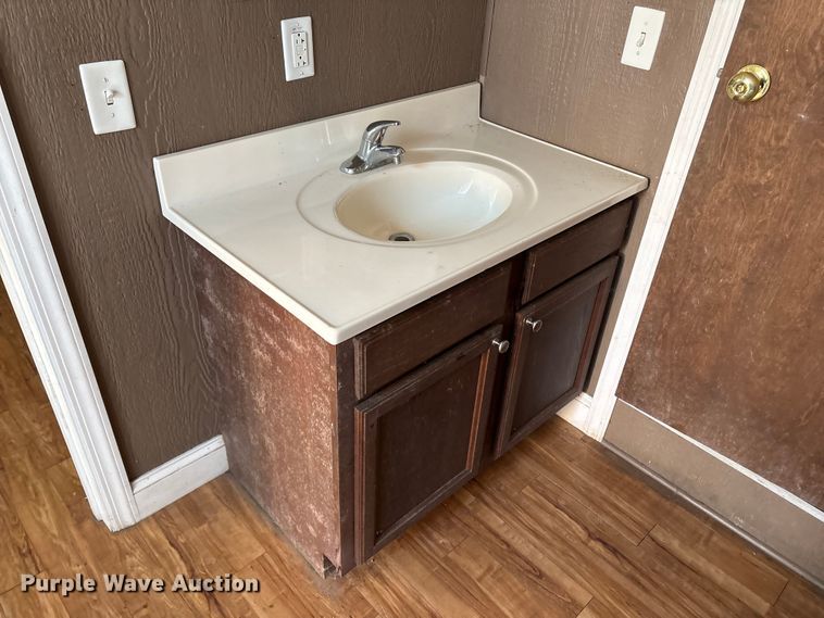 image for item DT2823 Skid mounted living quarters