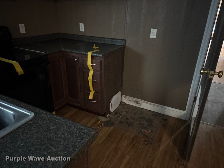 image for item DT2823 Skid mounted living quarters