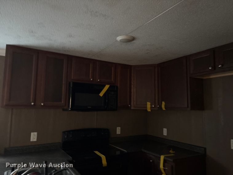 image for item DT2823 Skid mounted living quarters