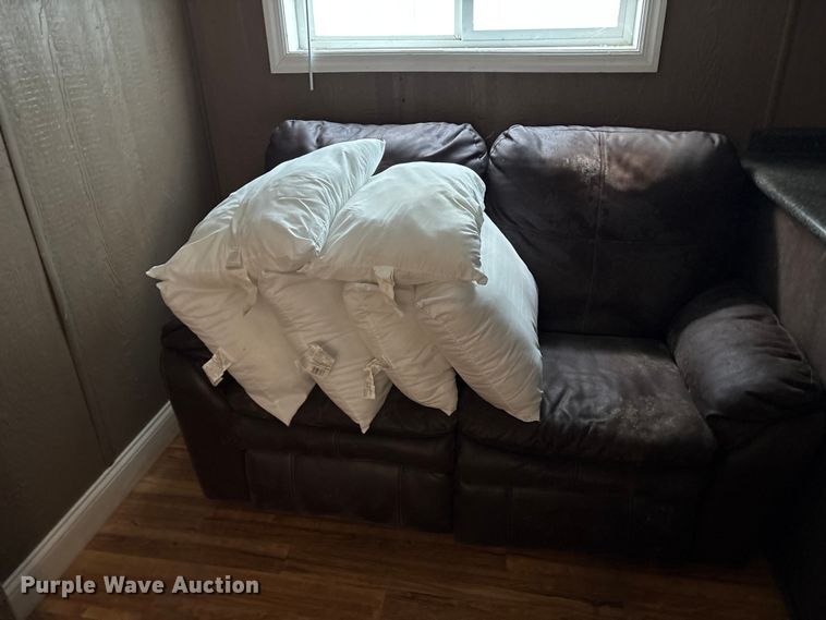 image for item DT2823 Skid mounted living quarters