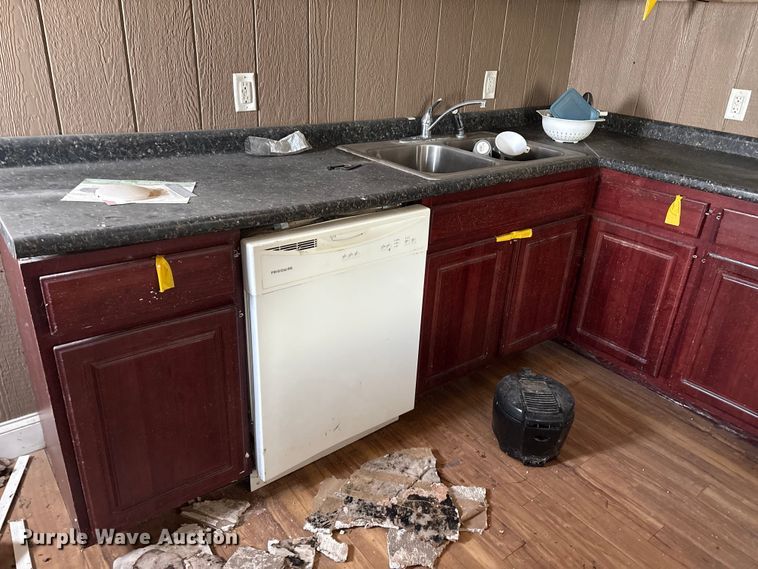 image for item DT2827 Skid mounted living quarters