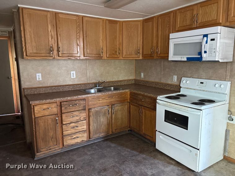 image for item DT2834 Skid mounted living quarters