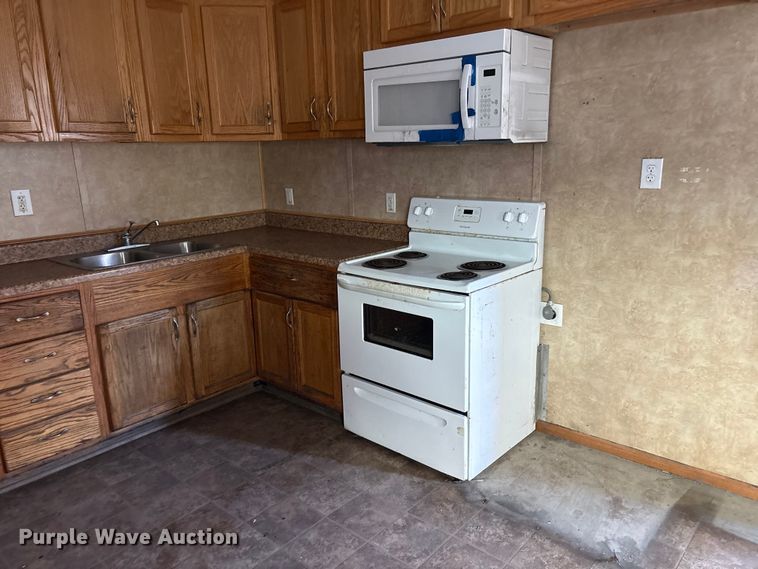 image for item DT2834 Skid mounted living quarters