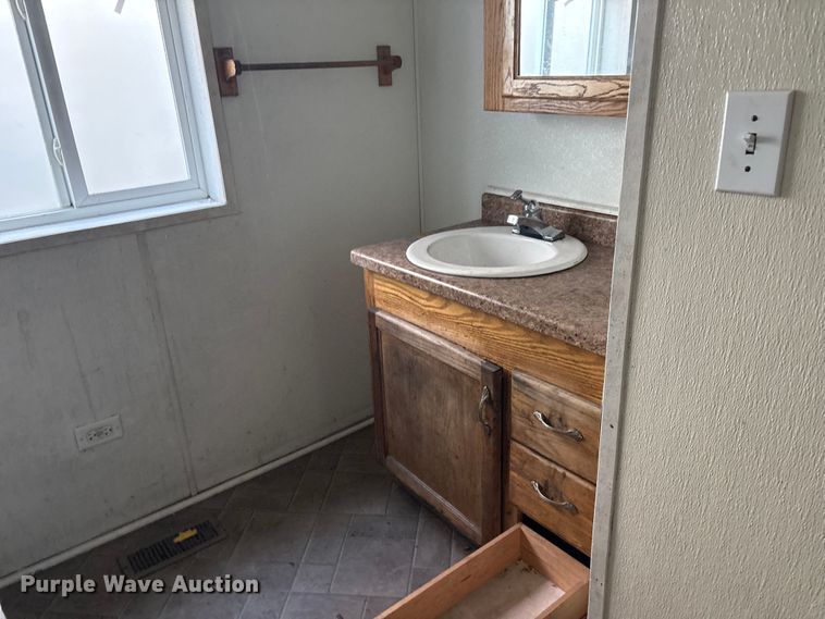 image for item DT2834 Skid mounted living quarters