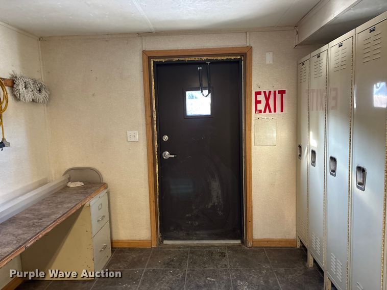 image for item DT2835 Skid mounted locker/shower unit