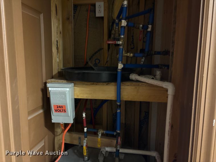 image for item DT2835 Skid mounted locker/shower unit