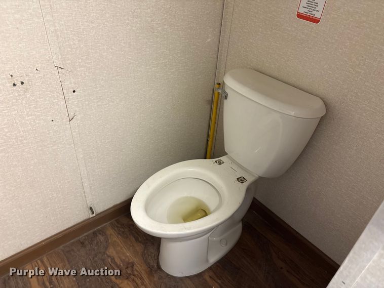 image for item DT2835 Skid mounted locker/shower unit