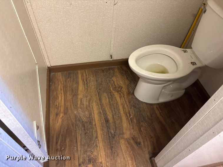 image for item DT2835 Skid mounted locker/shower unit
