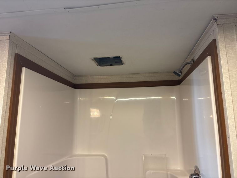 image for item DT2835 Skid mounted locker/shower unit