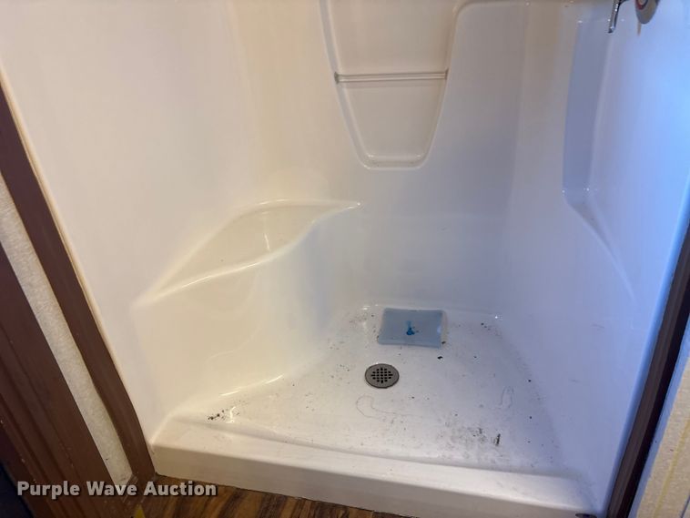 image for item DT2835 Skid mounted locker/shower unit