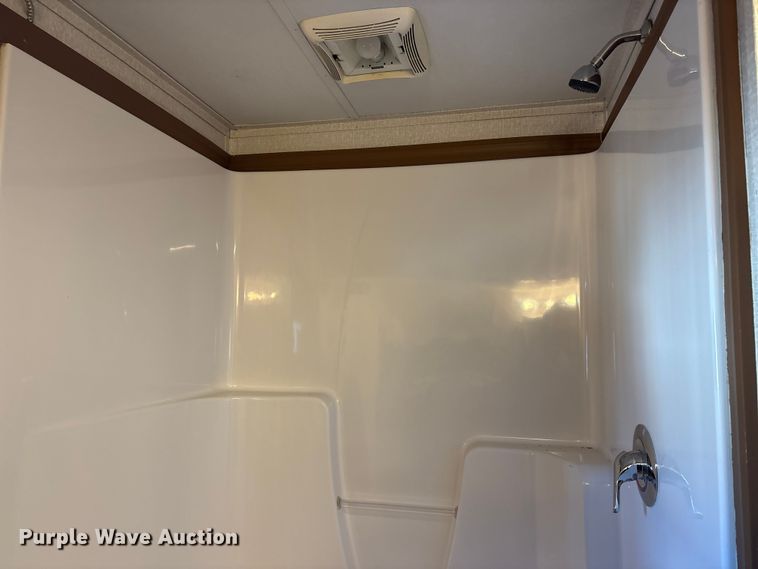 image for item DT2835 Skid mounted locker/shower unit