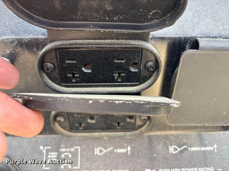 image for item DT2898 Lincoln Ranger 225 welder/generator