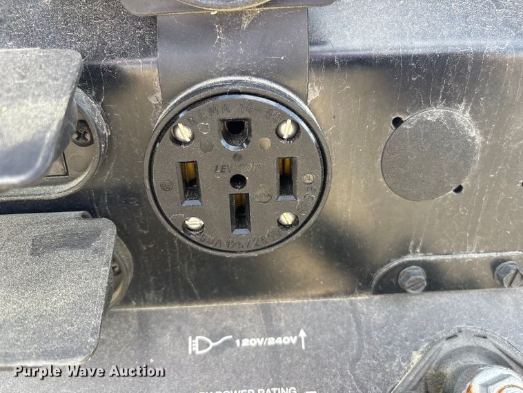 image for item DT2898 Lincoln Ranger 225 welder/generator