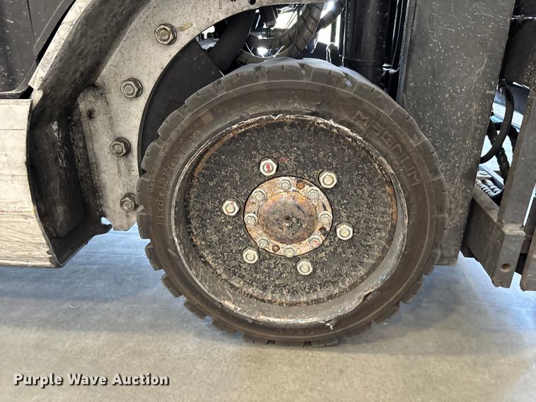 image for item DU0474 2018 UniCarriers CFS40 forklift