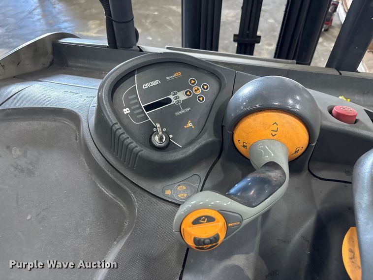 image for item DU0489 2018 Crown RC5545-40 order picker