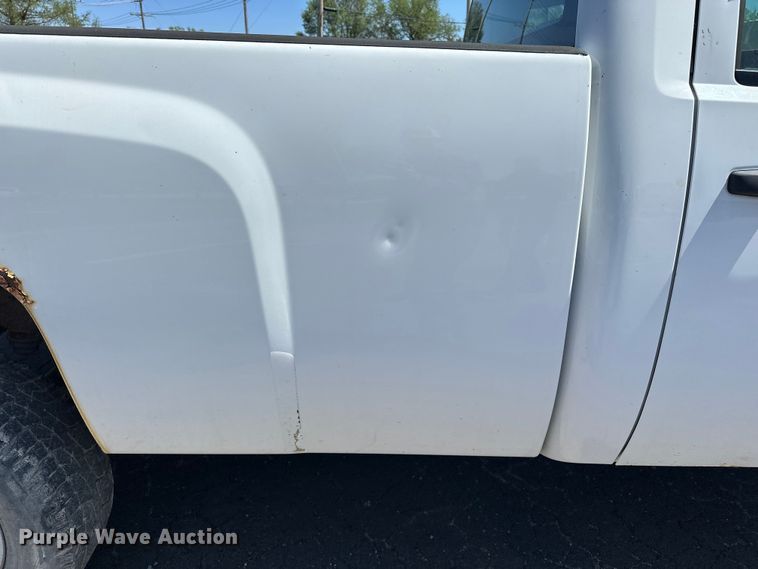 image for item DV0899 2013 Chevrolet Silverado 2500HD pickup truck
