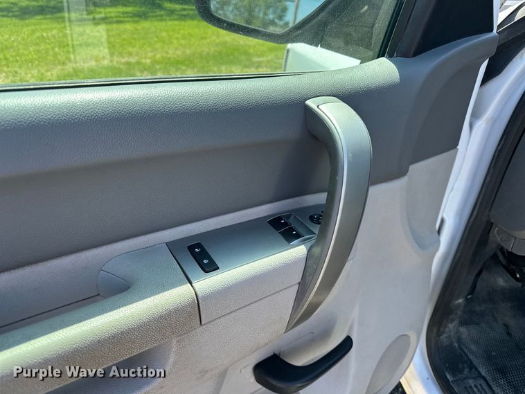 image for item DV0899 2013 Chevrolet Silverado 2500HD pickup truck