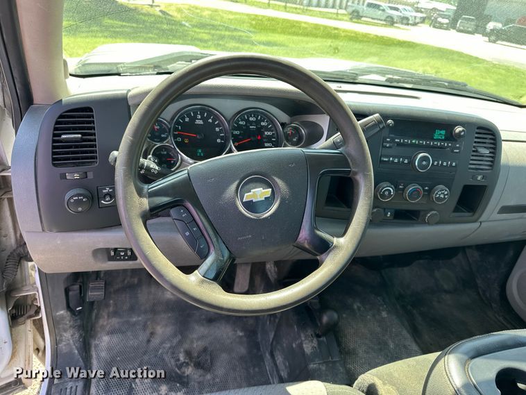 image for item DV0899 2013 Chevrolet Silverado 2500HD pickup truck