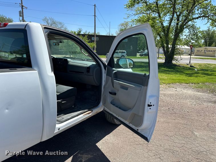 image for item DV0899 2013 Chevrolet Silverado 2500HD pickup truck