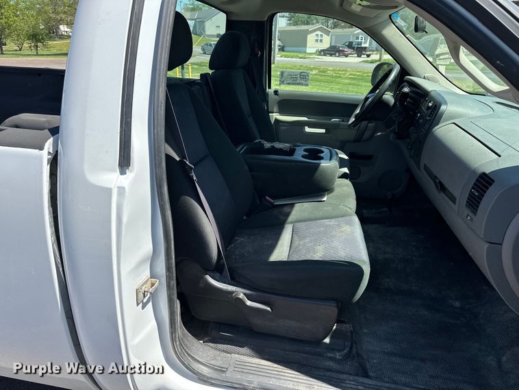 image for item DV0899 2013 Chevrolet Silverado 2500HD pickup truck