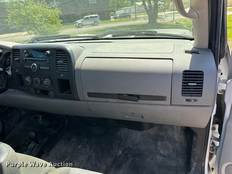 image for item DV0899 2013 Chevrolet Silverado 2500HD pickup truck