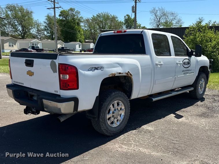 image for item DV0902 2012 Chevrolet Silverado 2500HD Crew Cab pickup truck