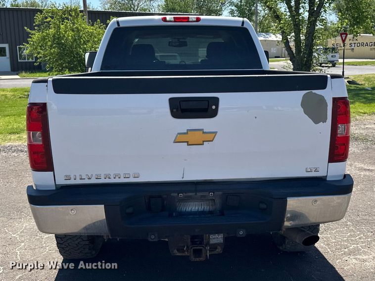 image for item DV0902 2012 Chevrolet Silverado 2500HD Crew Cab pickup truck